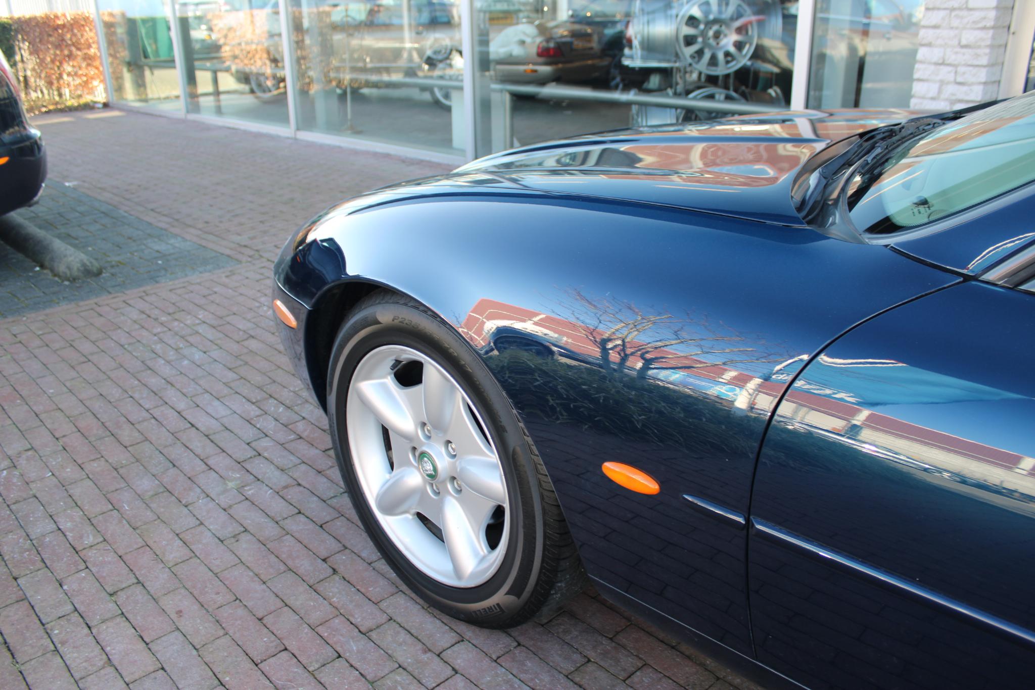 Jaguar XK8 4.0 V8 Coupé Very Nice condition Saphire Bleu