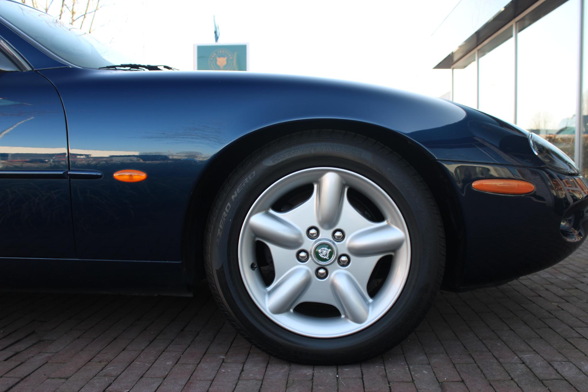 Jaguar XK8 4.0 V8 Coupé Very Nice condition Saphire Bleu