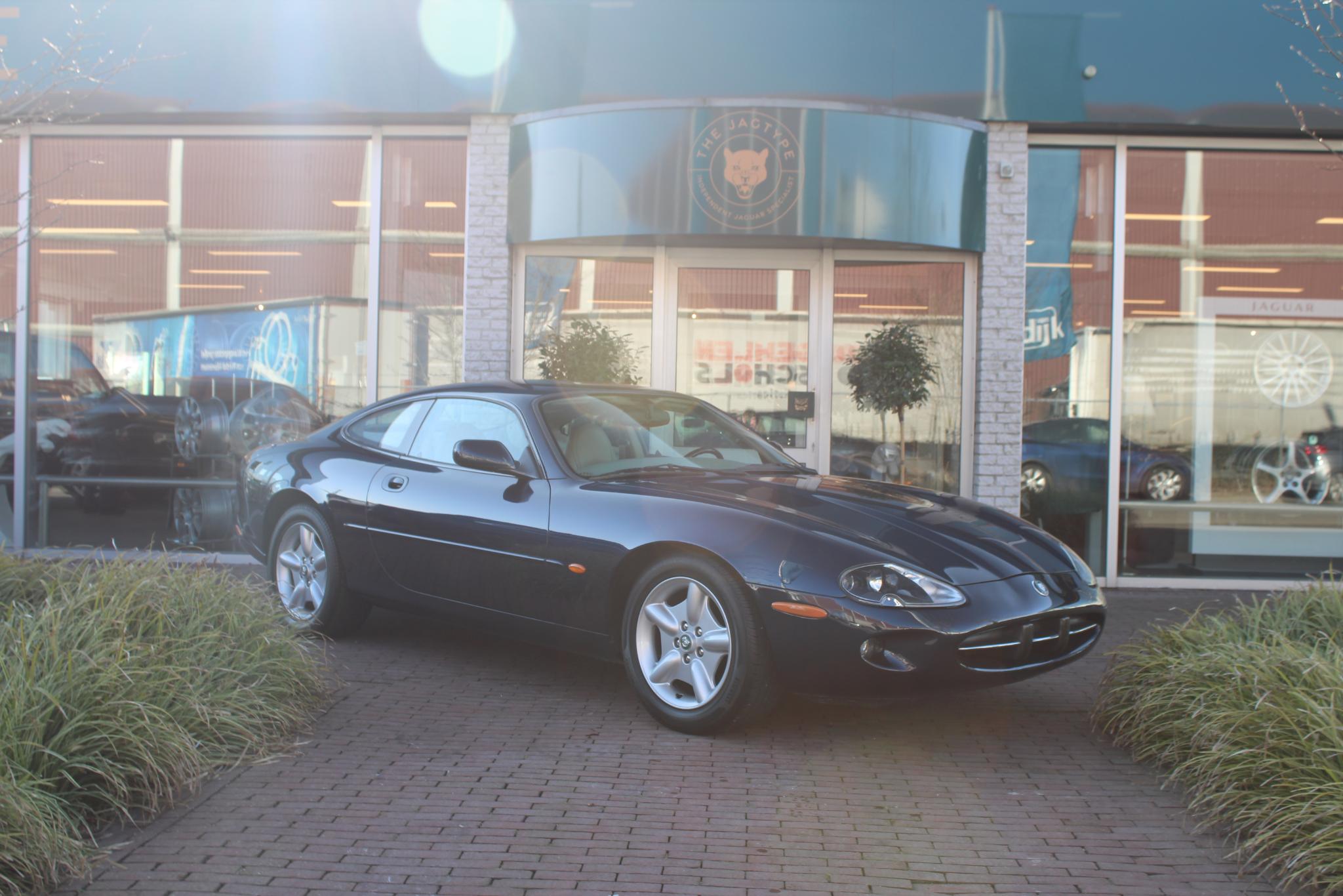 Jaguar XK8 4.0 V8 Coupé Very Nice condition Saphire Bleu