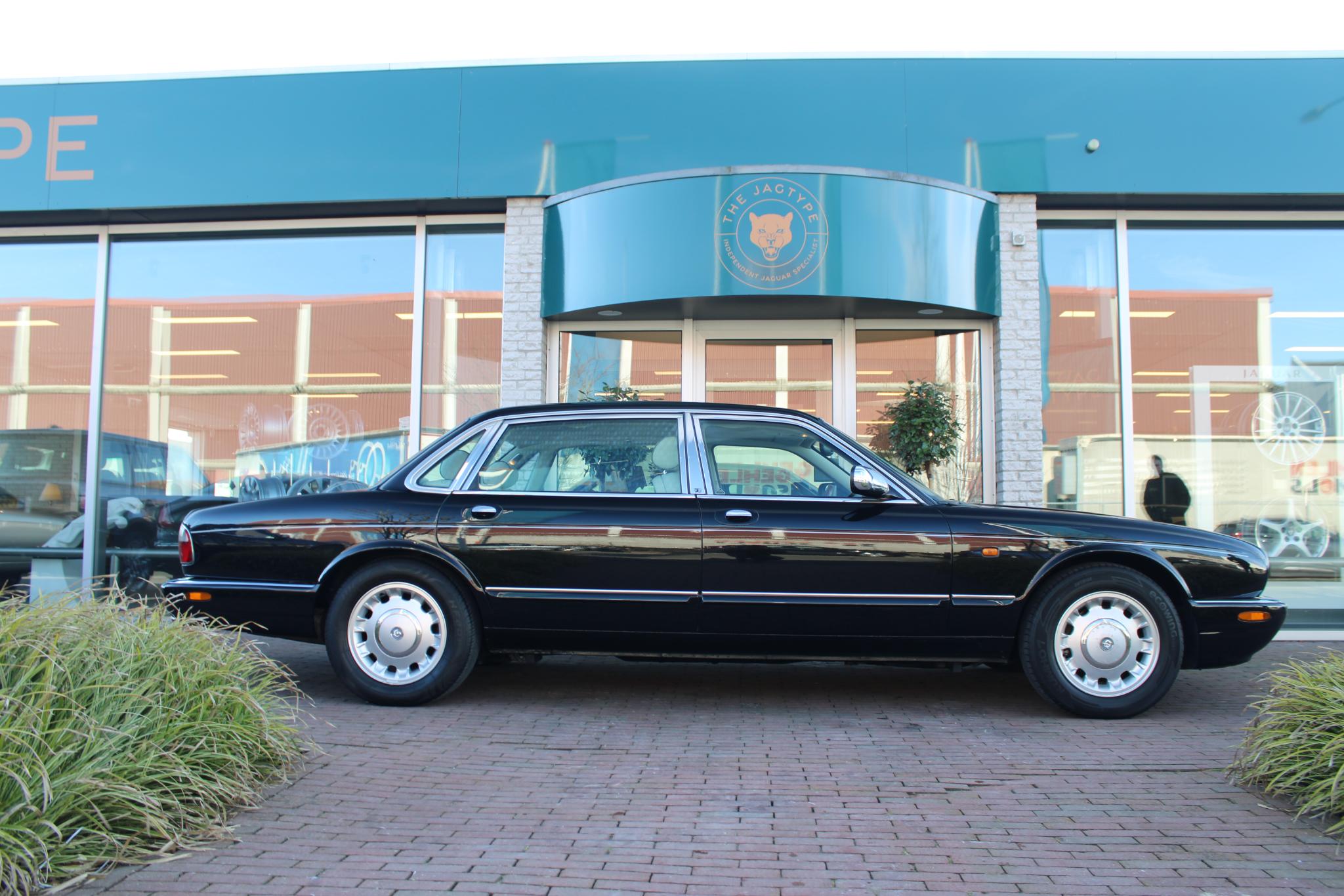 Daimler/Jaguar v8 Eight LWB